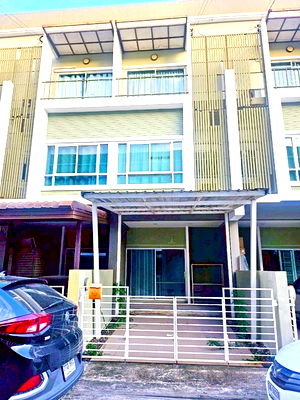 เช่าทาวน์โฮม ท่าเรือบางกะปิ : MRTสัมมากร 700 ม.ให้เช่าทาวน์เฮาส์หรู 3 ชั้น ถนนรามคำแหง 140–146 3นอน 3น้ำ รร.เตรียมน้อม 475.ม สุขาภิบาล3 วงแหวนตะวันออก