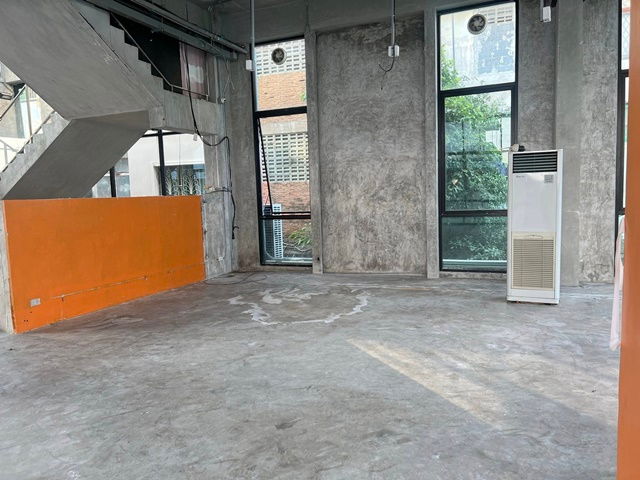 รูป เช่าร้านอาหาร 2.5ชั้นมีดาดฟ้า 220ตร.วา.MRTสุทธิสาร 750ม. มีดาดฟ้า 905ตร.ม. ม.หอการ - รูปที่ 2/8