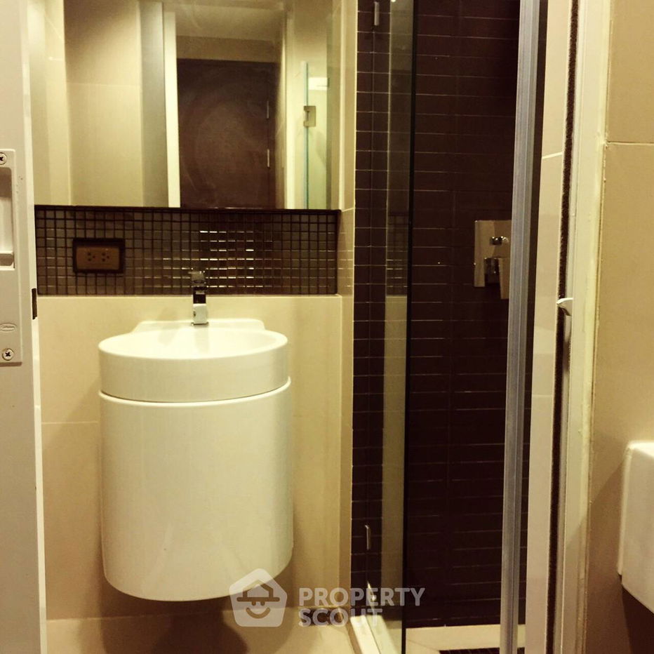 picture 1-BR Condo at Rhythm Sathorn near BTS Saphan Taksin (ID 592471) - 4/9