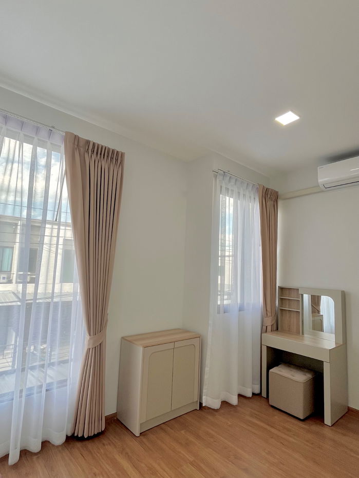 picture Townhome for Rent – Fully Furnished | Ready to Move In - 10/20