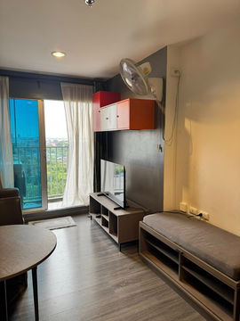 For rent: The Trust @ BTS Erawan | next to BTS 0 m. | has front-loading washing machine | 2 air conditioners | 9,000 baht [PFD-07743]