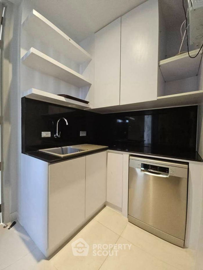 picture 2-BR Condo at Vittorio Sukhumvit 39 near BTS Phrom Phong (ID 2511286) - 5/18