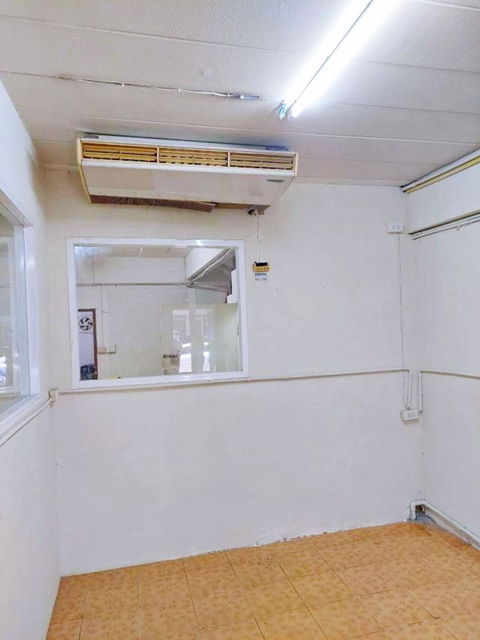 รูป อ่อนนุช4-12 สุขุมวิท81 มี2 7-11 ในซอย 30ม. และ100ม. แอร์3 ทาสีใหม่ ให้เช่าอาคาร 4.5ชั้น BTSอ่อนนุช 1กม. - รูปที่ 4/8