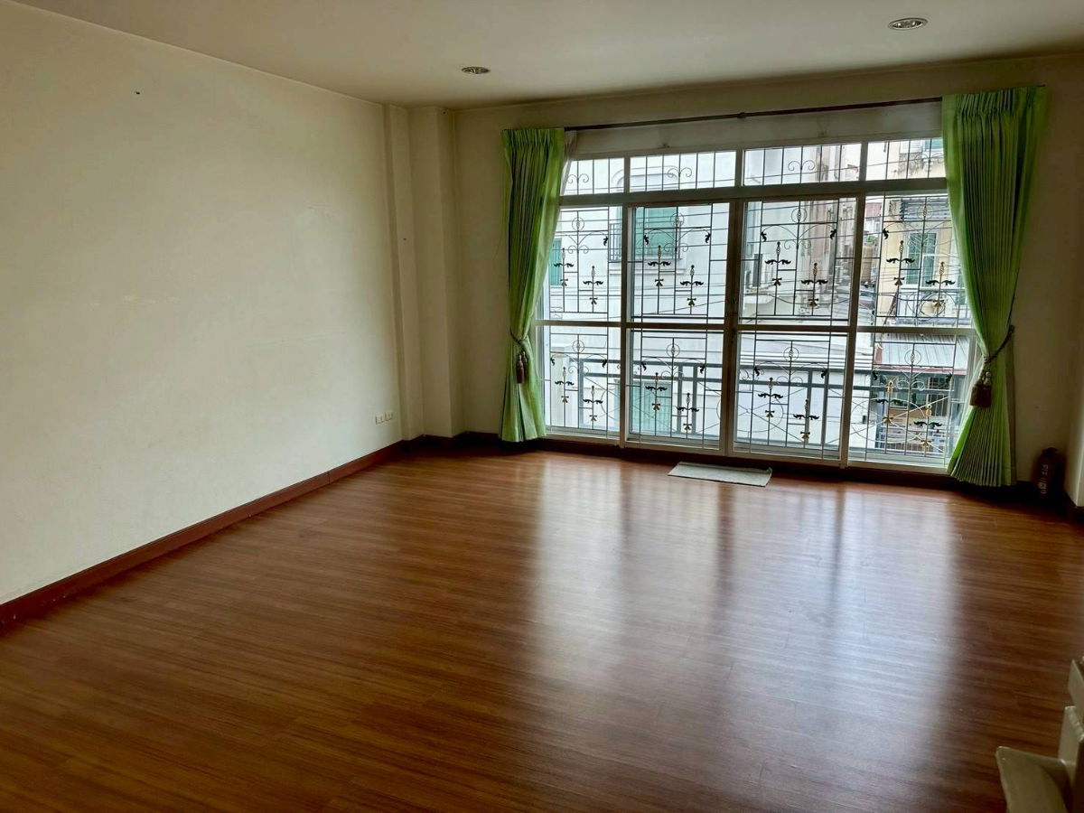 รูป ขาย ซื้อ ทาวน์โฮม เกษตร นวมินทร์ บ้านกลางเมือง สวิสทาวน์ เกษตร-นวมินทร์ Baan Klang Muang Swiss Town Kaset-Nawamintr ราคาถูก สนใจ Line: @951qfbfi - รูปที่ 11/12