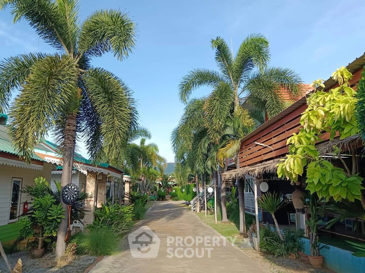 picture 10-BR Villa in Sam Roi Yot (ID 2511805) - 4/8