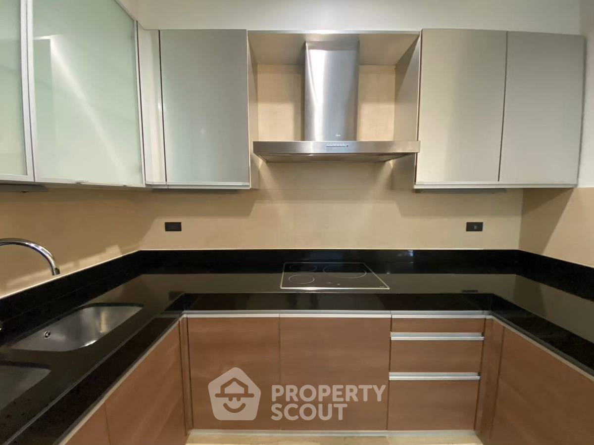 picture 3-BR Condo at Domus Condominium near BTS Asok (ID 2209379) - 14/43