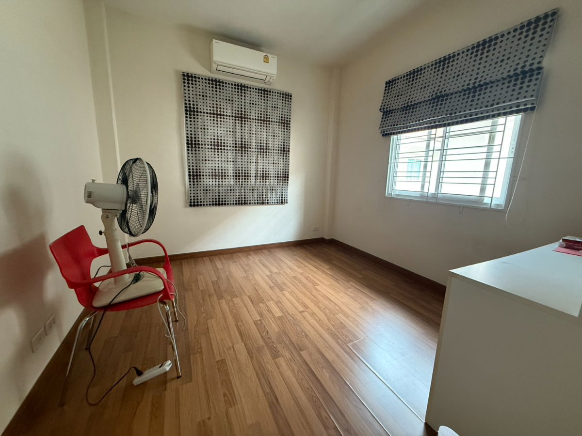 picture Stop Own Your Home!House Near Westgate - 7/10