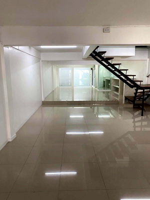 Townhouses for rent Phra Khanong : Townhouse for rent, Sukhumvit 93, Soi Phueng Mi 15, near BTS Bang Chak. Affordable price. Interested? Line: @951qfbfi