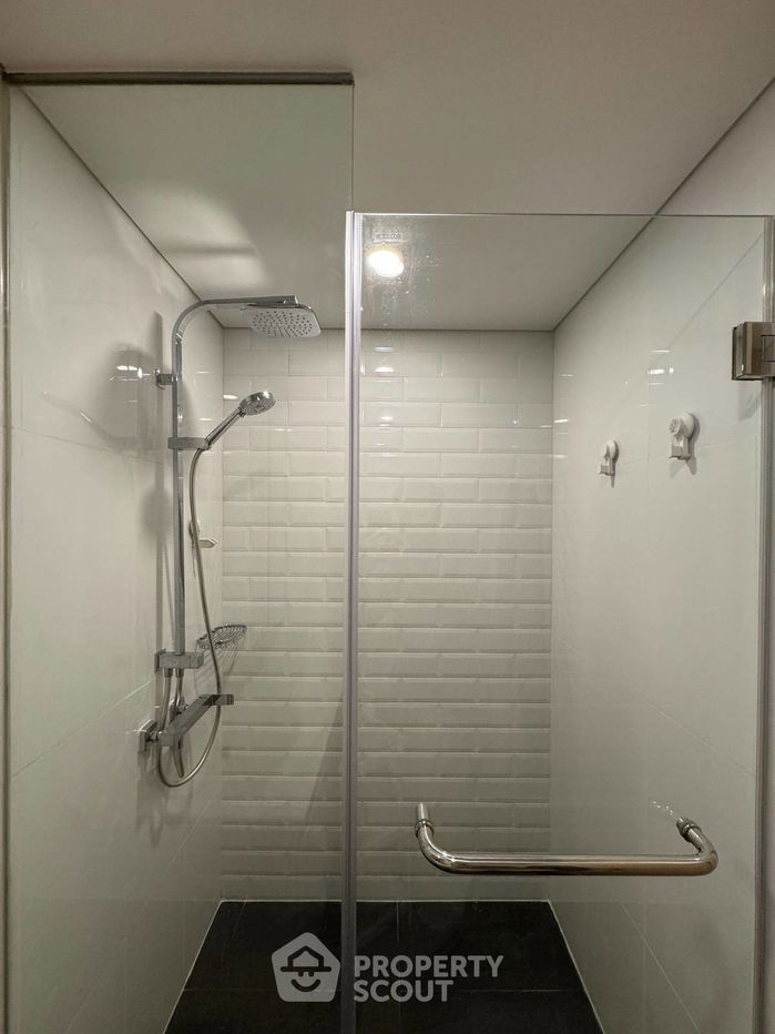 picture 1-BR Condo at Landmark @MRTA Station in Bang Kapi (ID 2477471) - 2/11