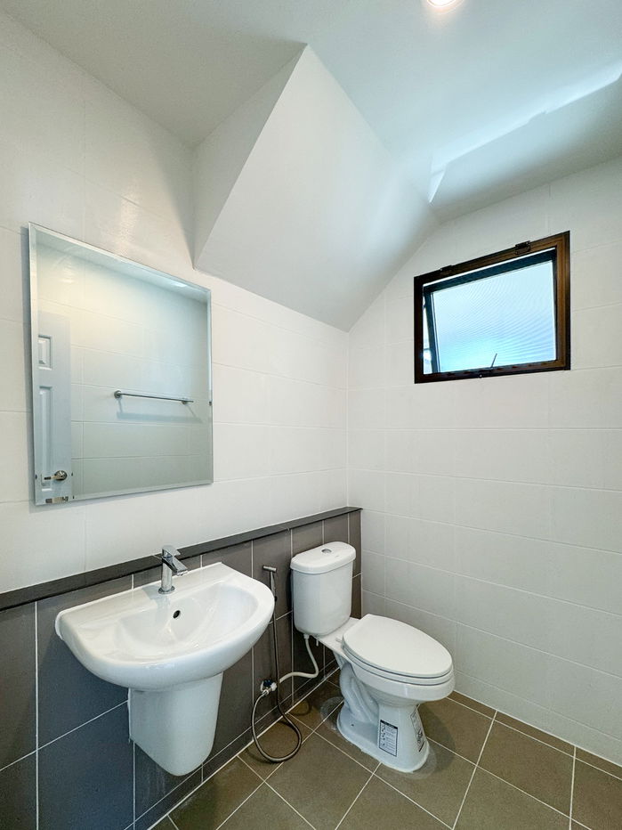 รูป รีโนเวทใหม่ทั้งหลัง พร้อมเข้าอยู่ ขายบ้านเดี่ยว โกลเด้นวิลเลจ บางนา–กิ่งแก้ว (Golden Village Bangna–Kingkaew) 3 ห้องนอน ใกล้สนามบินสุวรรณภูมิ - รูปที่ 7/28