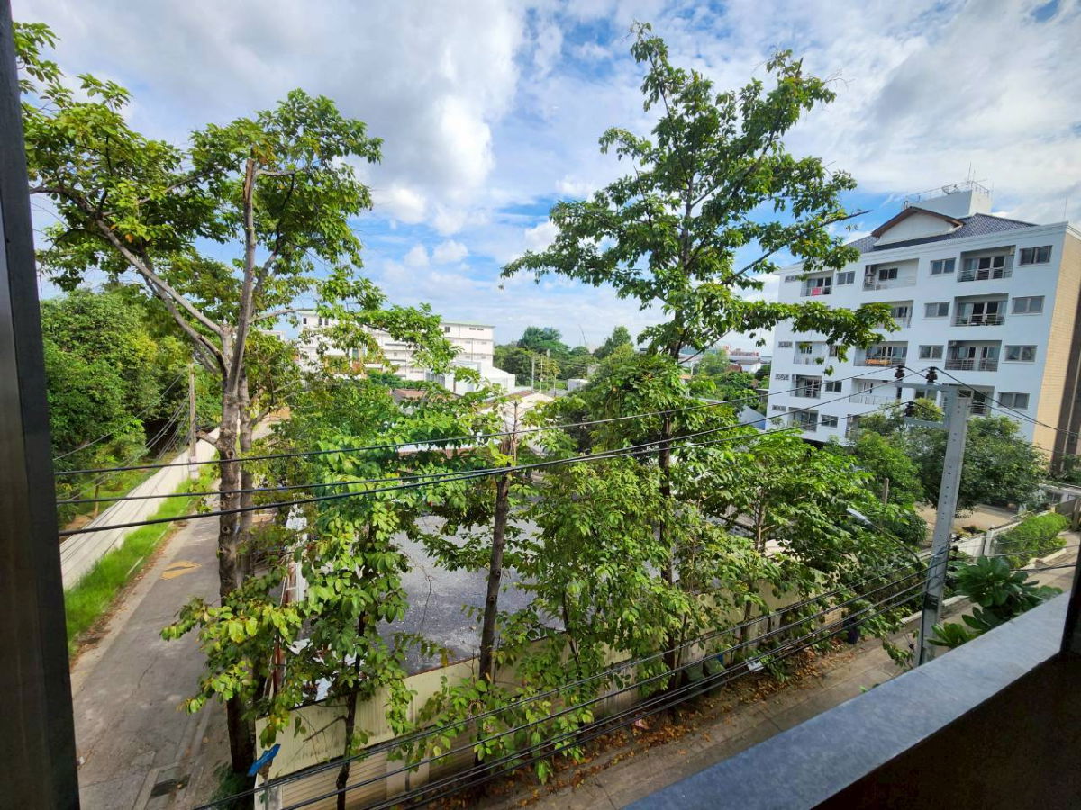 รูป ขายบ้านเดี่ยวหรู 4 ชั้น พระราม 9 ซอย 39 ใช้สอยกว่า 500ตรม. 4 ห้องนอน 5 ห้องน้ำ 3 จอดรถ เพียง 39.9 ล้านบาท สนใจนัดชม โทร. 089•226•2428 (คุณหนิง)  - รูปที่ 31/44