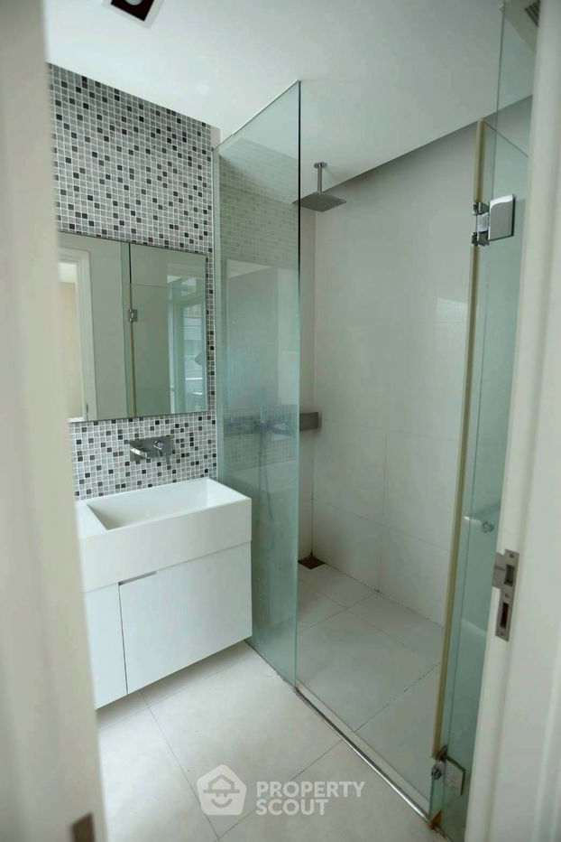 picture 2-BR Condo at The Room Sukhumvit 21 near MRT Sukhumvit (ID 2513060) - 4/12