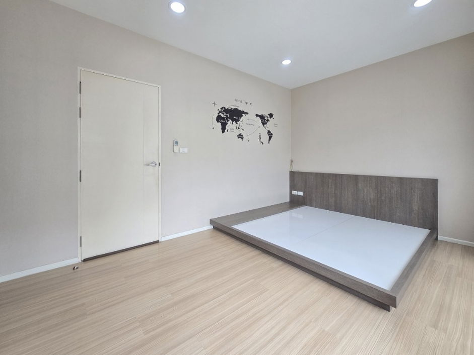 รูป ขายทาวน์โฮม 3 ชั้นมือสองนนทบุรี โครงการ บ้านกลางเมือง รัตนาธิเบศร์ (Baan Klang Muang Rattanathibet) เนื้อที่ 18.1 ตร.ว. - รูปที่ 12/14