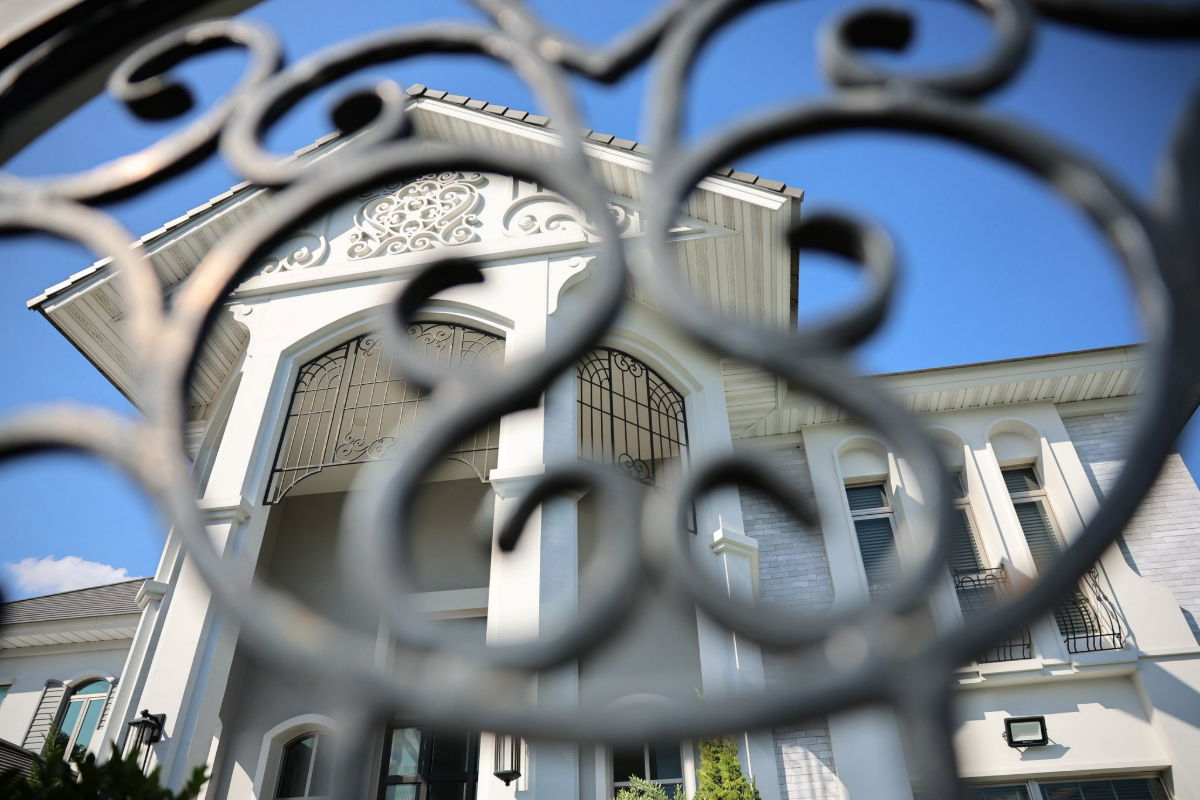 รูป HR3124LUXURY LISTING] Perfect Masterpiece Krungthep Kreetha ที่สุดของคฤหาสน์หรู บนทำเลศักยภาพแห่งการใช้ชีวิต | พร้อมเข้าอยู่ทันที - รูปที่ 2/68