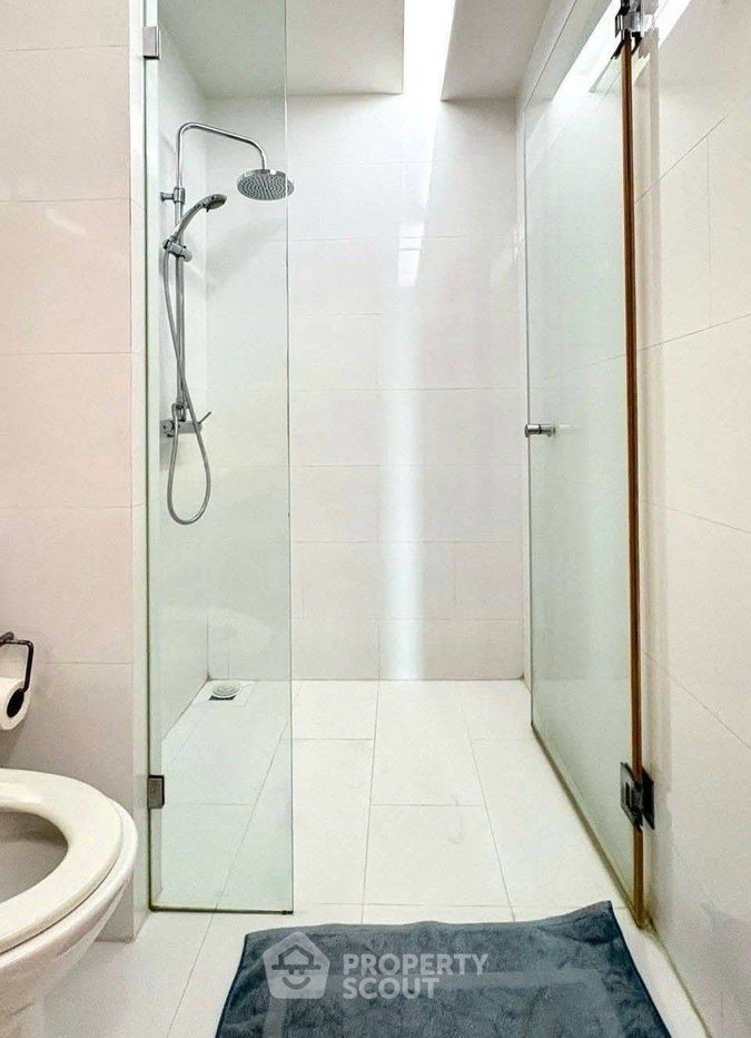 picture 1-BR Condo For Sale, Emerald Residence Ratchada, 4th Floor Near MRT Huai Khwang (ID 2510321) - 8/10