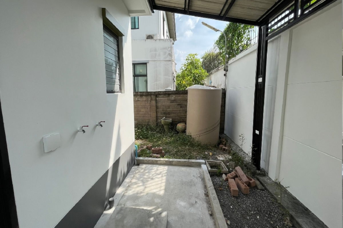 picture For Sale : Saransiri Phaholyotin-Saimai  - 4/16