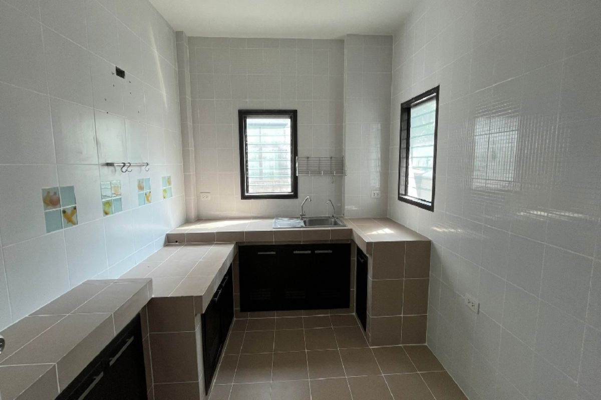 picture For Sale : Saransiri Phaholyotin-Saimai  - 8/16