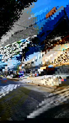 เช่าพื้นที่ขายของ เขตวัฒนา : 🔥 ให้เช่าพื้นที่ ทำเลดีที่สุดในย่านทองหล่อ!  📍 ชั้น 1 หน้าตึก ติดถนนซอยทองหล่อ 10 เหมาะกับร้านอาหาร Day-to-Night / Premium F&B / Brand Flagship