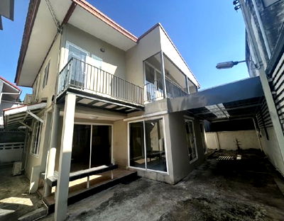 เช่าบ้านเดี่ยว กรมส่งเสริมวัฒธรรม : ให้เช่าบ้านเดี่ยว 2 ชั้น Renovate ใหม่  / ซอยโชคอำนวย / ใกล้ MRT สุทธิสาร / แอร์ 5 เครื่อง / อยู่อาศัย หรือ Home Office ไม่จดบริษัท