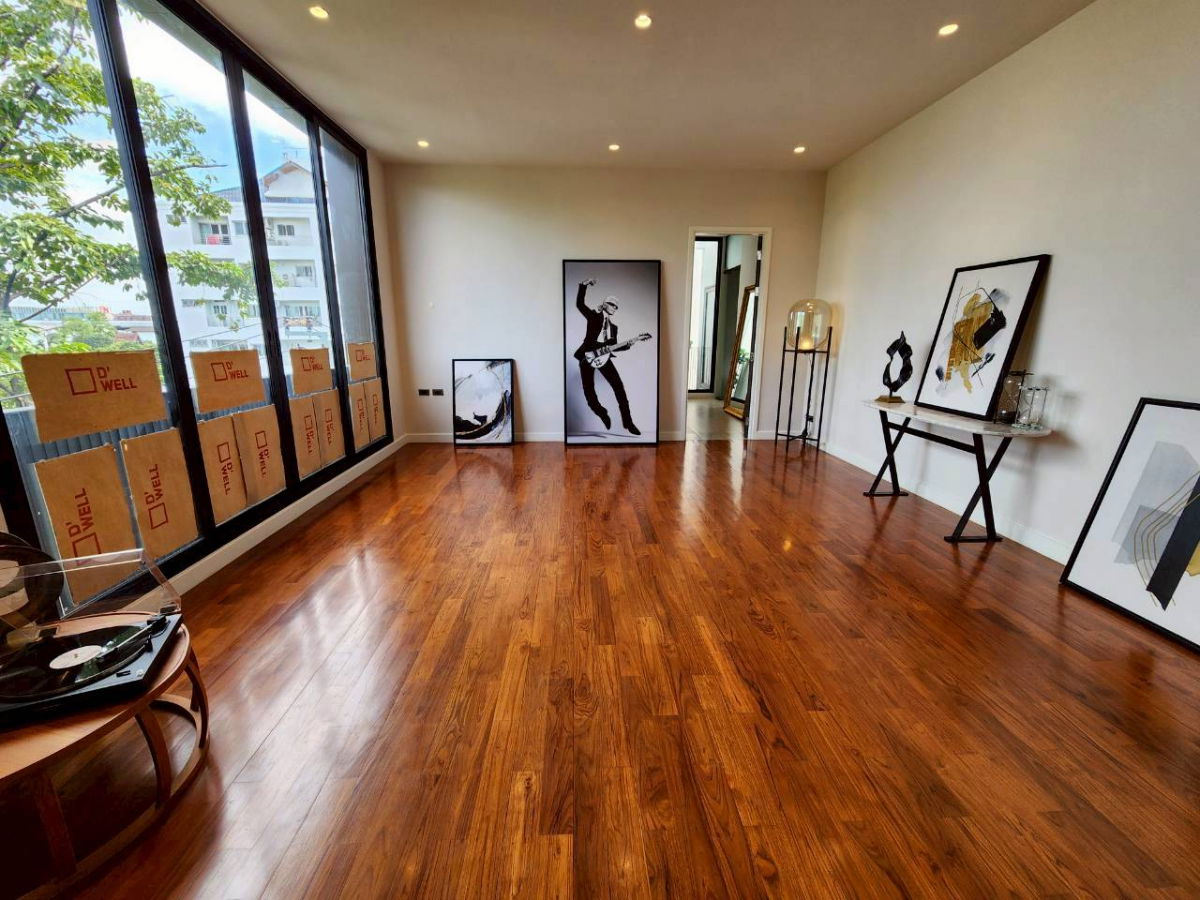 รูป ขายบ้านเดี่ยวหรู 4 ชั้น พระราม 9 ซอย 39 ใช้สอยกว่า 500ตรม. 4 ห้องนอน 5 ห้องน้ำ 3 จอดรถ เพียง 39.9 ล้านบาท สนใจนัดชม โทร. 089•226•2428 (คุณหนิง)  - รูปที่ 30/44