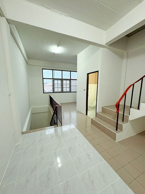 รูป ลด20% พร้อมอยู่ 3 นอน 3 น้ำ รพ.เกษมราษฎร์ 600 ม. สวนเสรีไทย เสรีไทย 28-36 MRTสัมมากร ให้เช่าอาคารพาณิชย์ 3.5 ชั้น 20 ตร.วา.256 ตร.ม. - รูปที่ 6/8