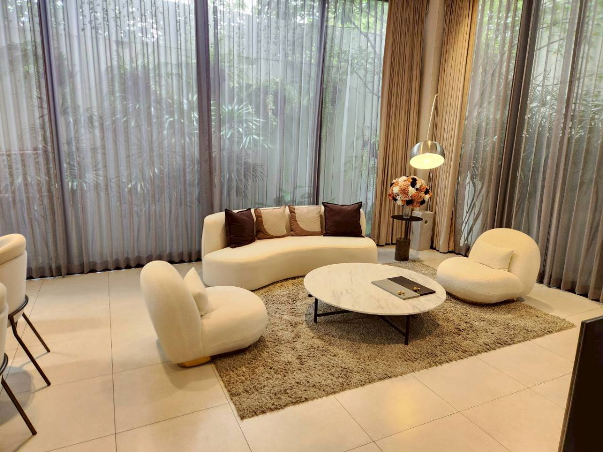 รูป ขายบ้านเดี่ยวหรู 4 ชั้น พระราม 9 ซอย 39 ใช้สอยกว่า 500ตรม. 4 ห้องนอน 5 ห้องน้ำ 3 จอดรถ เพียง 39.9 ล้านบาท สนใจนัดชม โทร. 089•226•2428 (คุณหนิง)  - รูปที่ 10/44