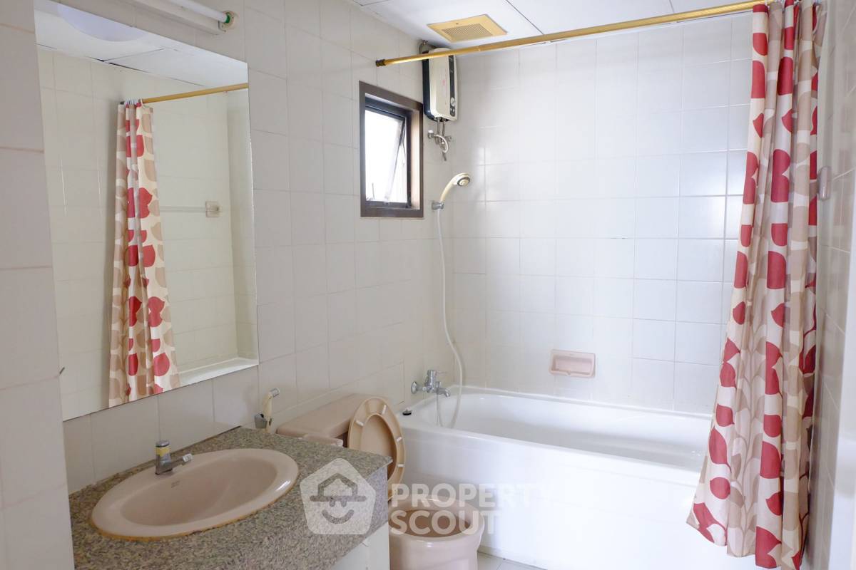picture 2-BR Condo at Top View Tower Condominium near BTS Thong Lor (ID 882906) - 14/27