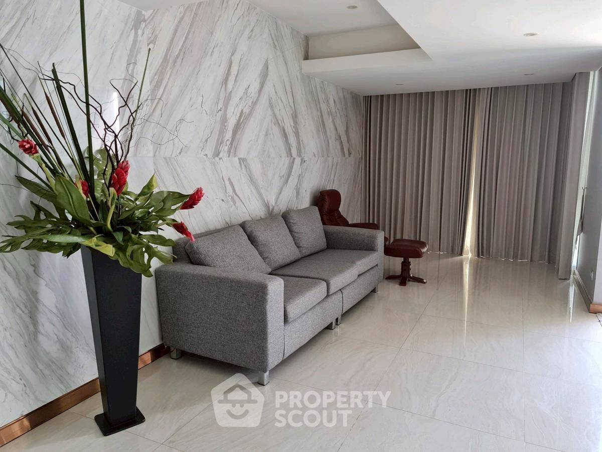 picture 4-BR Condo at H Sukhumvit 43 near BTS Phrom Phong (ID 2513803) - 3/15