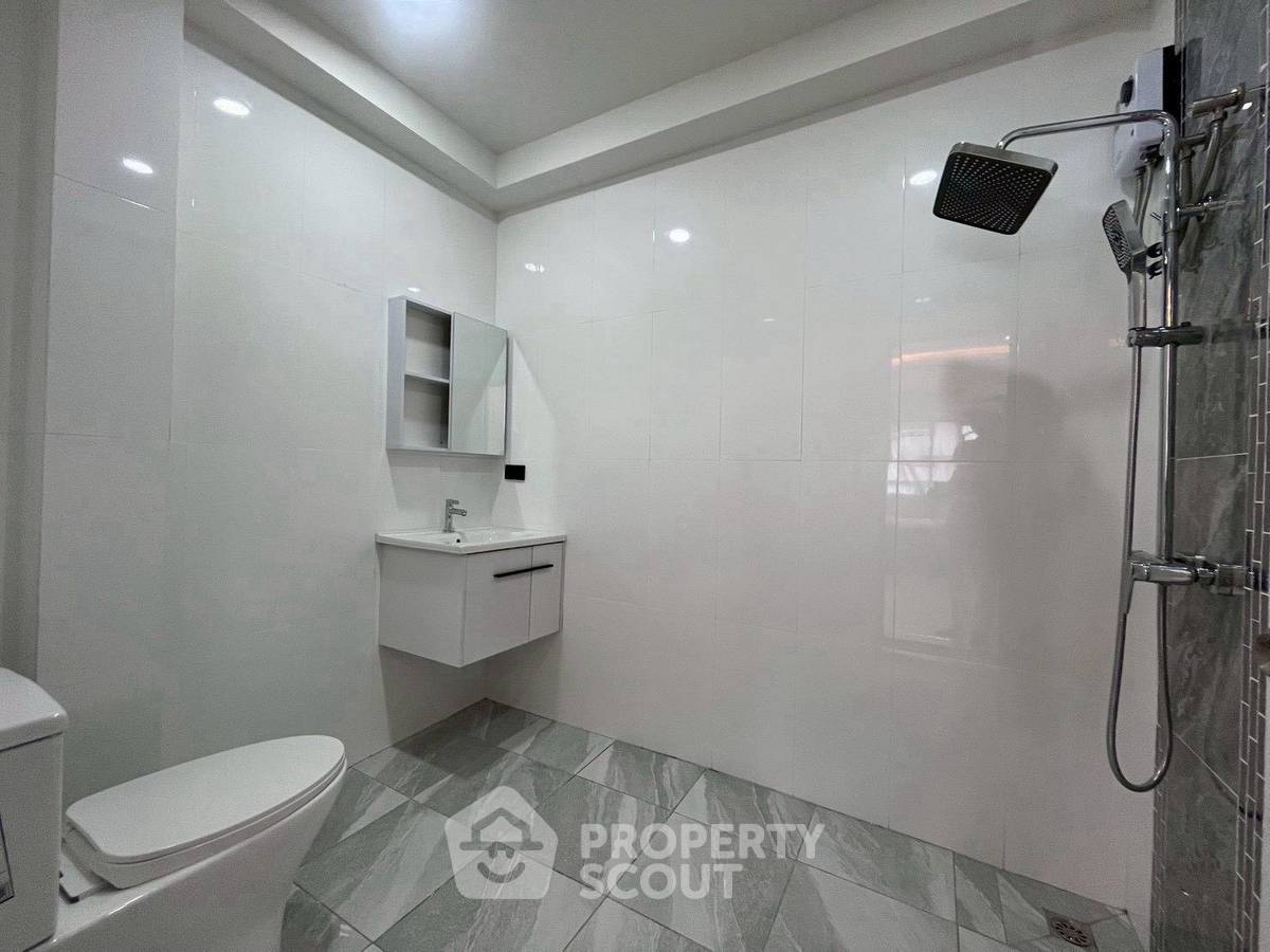 picture 3-BR Villa close to East Pattaya (ID 2514118) - 8/18