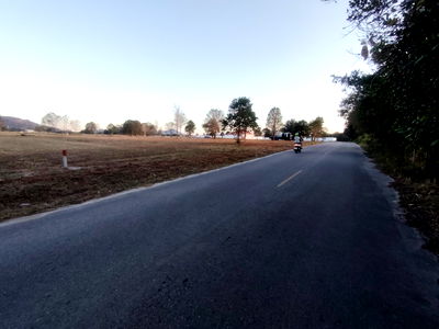 ที่ดิน ม.ศิลปากรวิทยาเขตสารสนเทศเพชรบุรี : ที่ดินวิวเขา 1-0-0 ไร่ เหมาะสำหรับสร้างบ้าน  ตั้งอยู่ใกล้สนามกอล์ฟแบล็คเมาน์เทน!