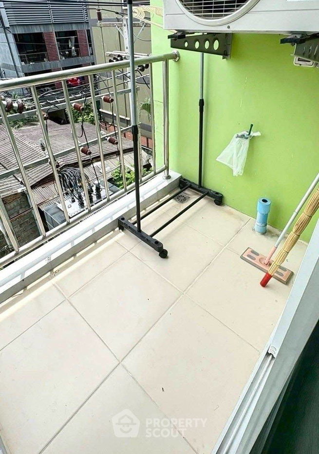 picture 1-BR Condo For Sale, Emerald Residence Ratchada, 4th Floor Near MRT Huai Khwang (ID 2510321) - 10/10