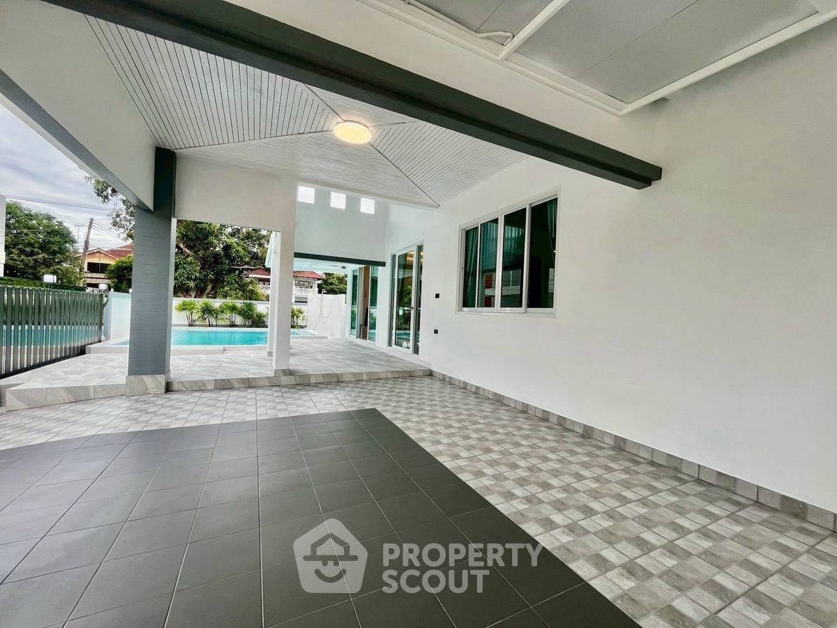 picture 3-BR Villa close to East Pattaya (ID 2514118) - 17/18