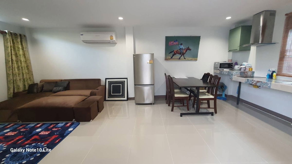 picture #R8526 🎉 301268 House for Rent, Sri Bearing Place - 8/20