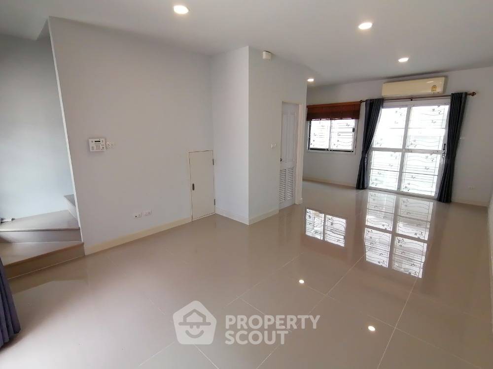 picture 2-BR Townhouse at Modi Villa Bangna in Bang Sao Thong (ID 1167852) - 2/8