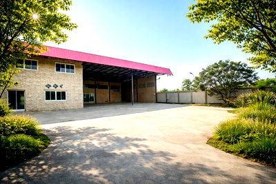 เช่าโรงงาน เขตหนองจอก : ใกล้สถานีตำรวจนครบาลลำหิน 1.5กม. ให้เช่า โกดัง ขนาดใหญ่ 2 ไร่ 35ตร.วา ถนนคลองสิบ คลองสิบสี่