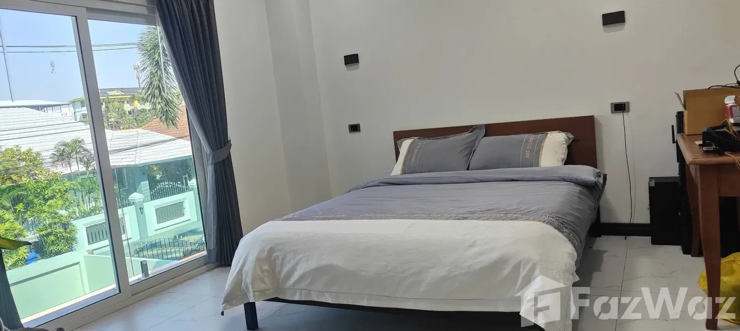 picture Pattaya Lagoon Village 5 Bedroom with En-suites & pool with 5811073 - 10/14