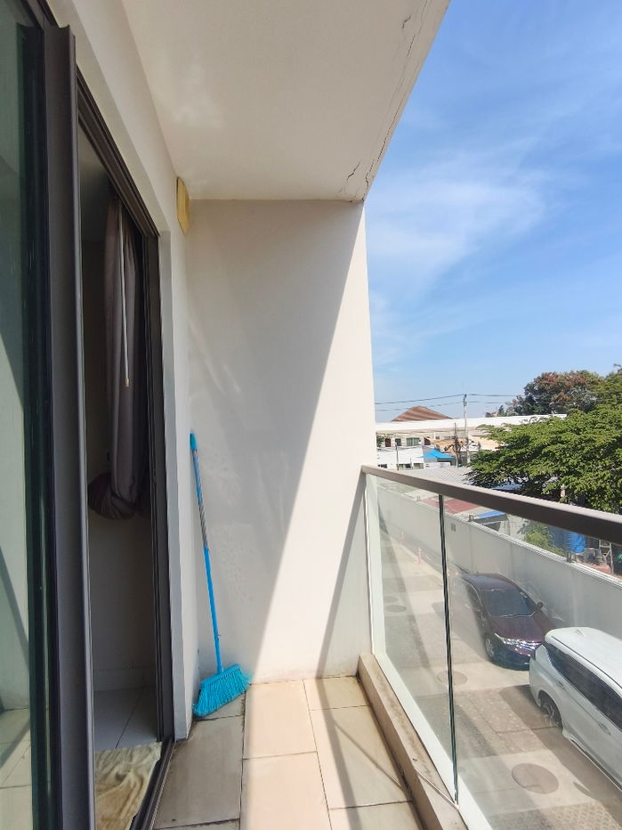 picture for sale laguna beach1 1.25million - 4/12