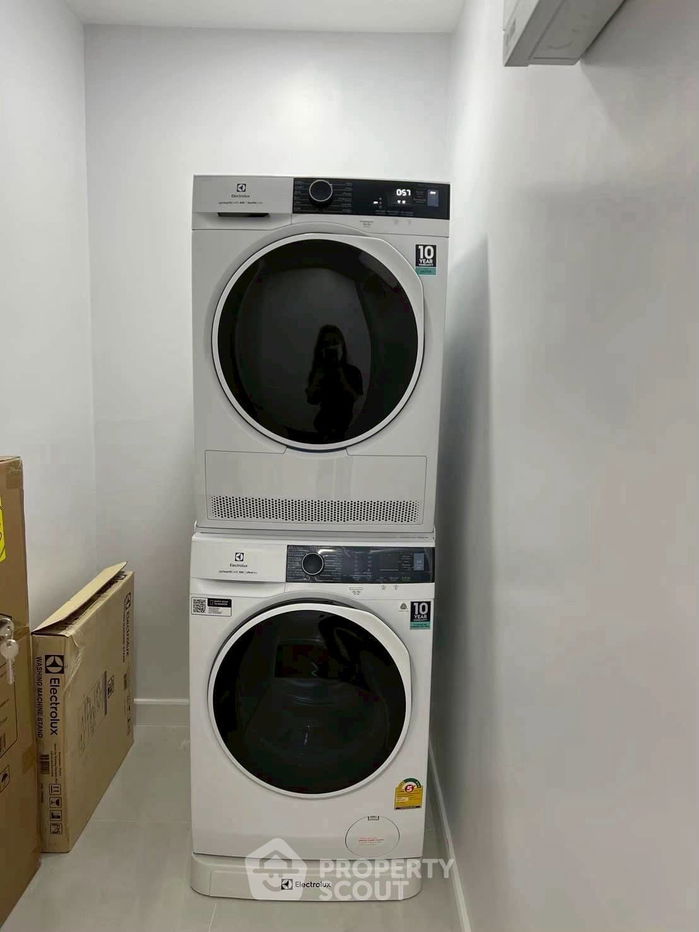 picture 3-BR Condo at Baan Siri Sukhumvit 13 Condominium near ARL Makkasan (ID 2514028) - 8/14