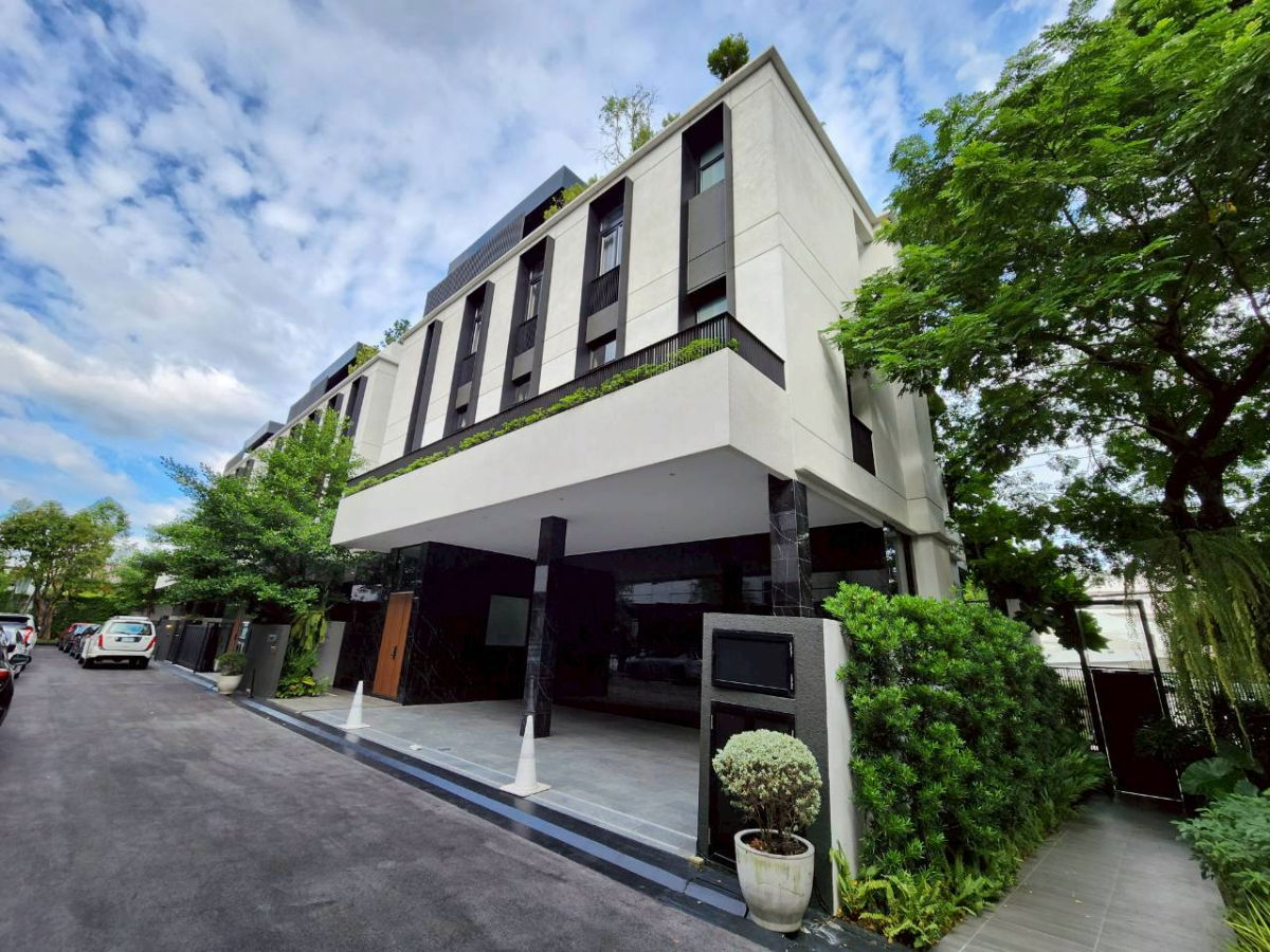 รูป ขายบ้านเดี่ยวหรู 4 ชั้น พระราม 9 ซอย 39 ใช้สอยกว่า 500ตรม. 4 ห้องนอน 5 ห้องน้ำ 3 จอดรถ เพียง 39.9 ล้านบาท สนใจนัดชม โทร. 089•226•2428 (คุณหนิง)  - รูปที่ 7/44