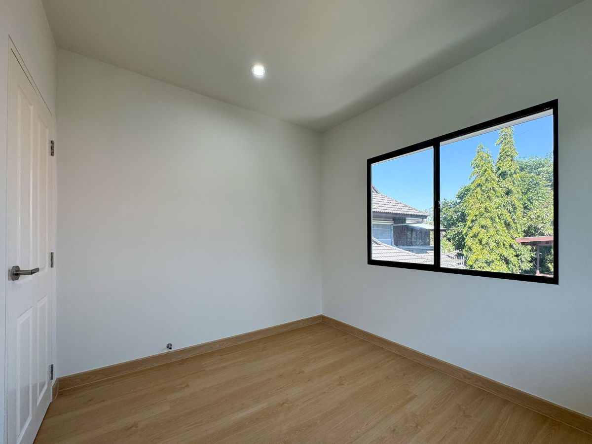 รูป รีโนเวทใหม่ทั้งหลัง พร้อมเข้าอยู่ ขายบ้านเดี่ยว โกลเด้นวิลเลจ บางนา–กิ่งแก้ว (Golden Village Bangna–Kingkaew) 3 ห้องนอน ใกล้สนามบินสุวรรณภูมิ - รูปที่ 13/28