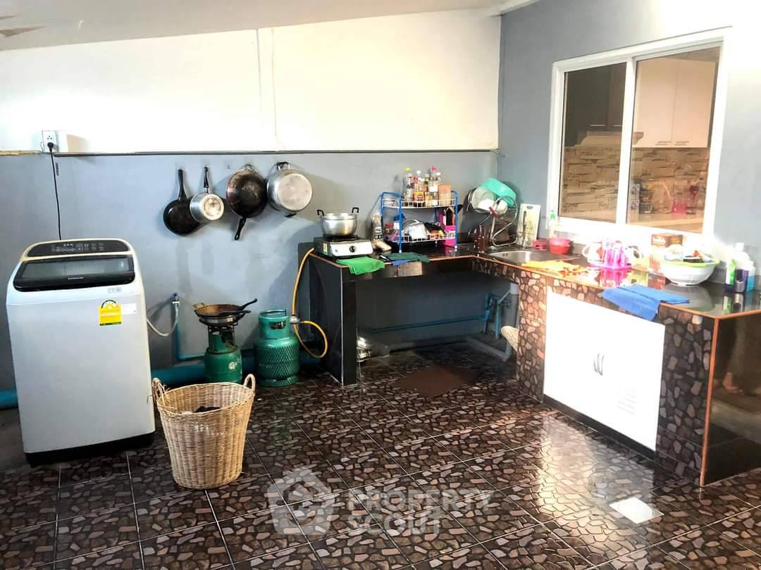 picture 2-BR Townhouse in Surasak (ID 2487798) - 7/12
