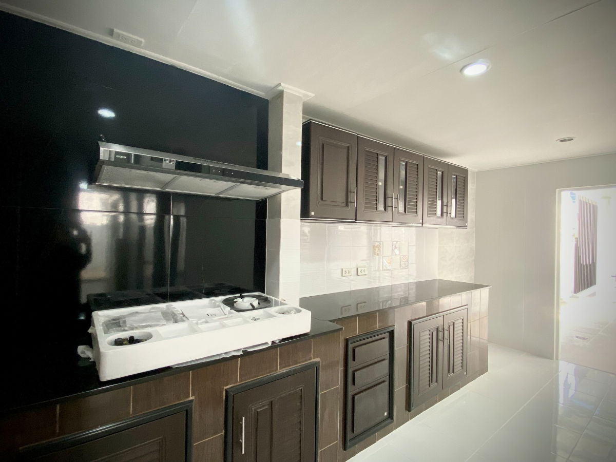 picture Selling house Baan Klang Suan 3.88 Million - 18/64