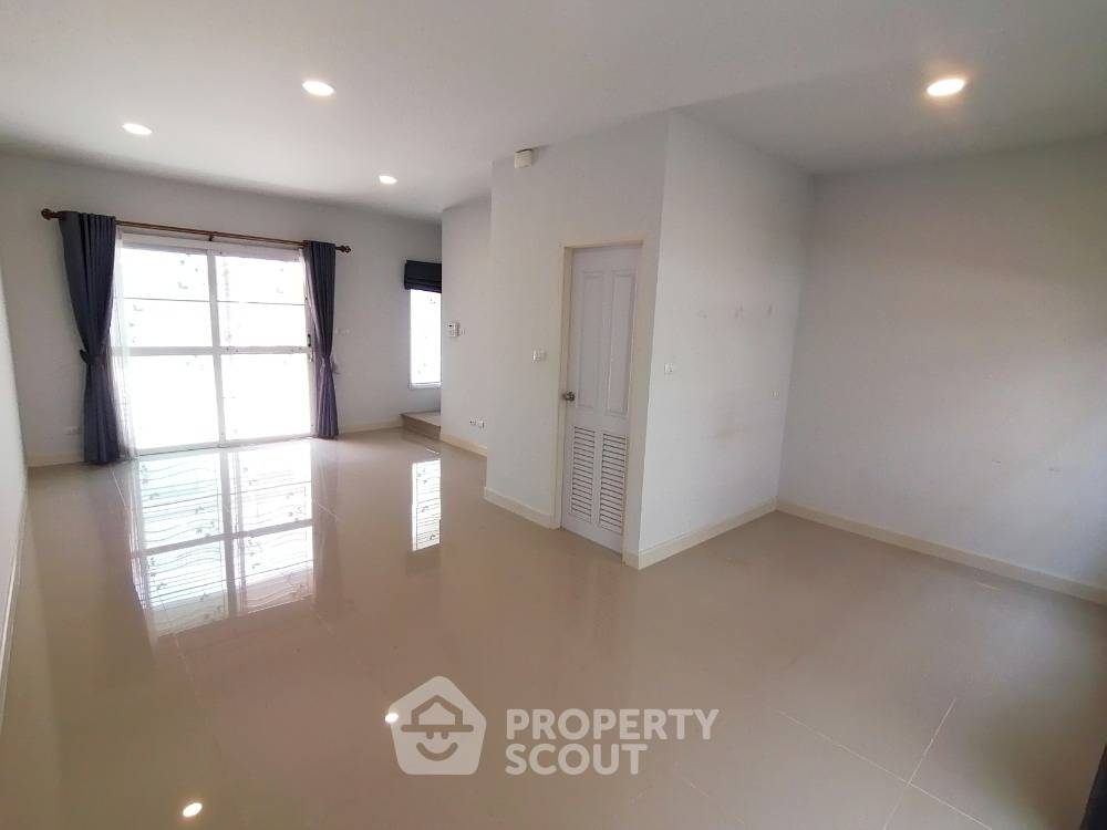 picture 2-BR Townhouse at Modi Villa Bangna in Bang Sao Thong (ID 1167852) - 3/8