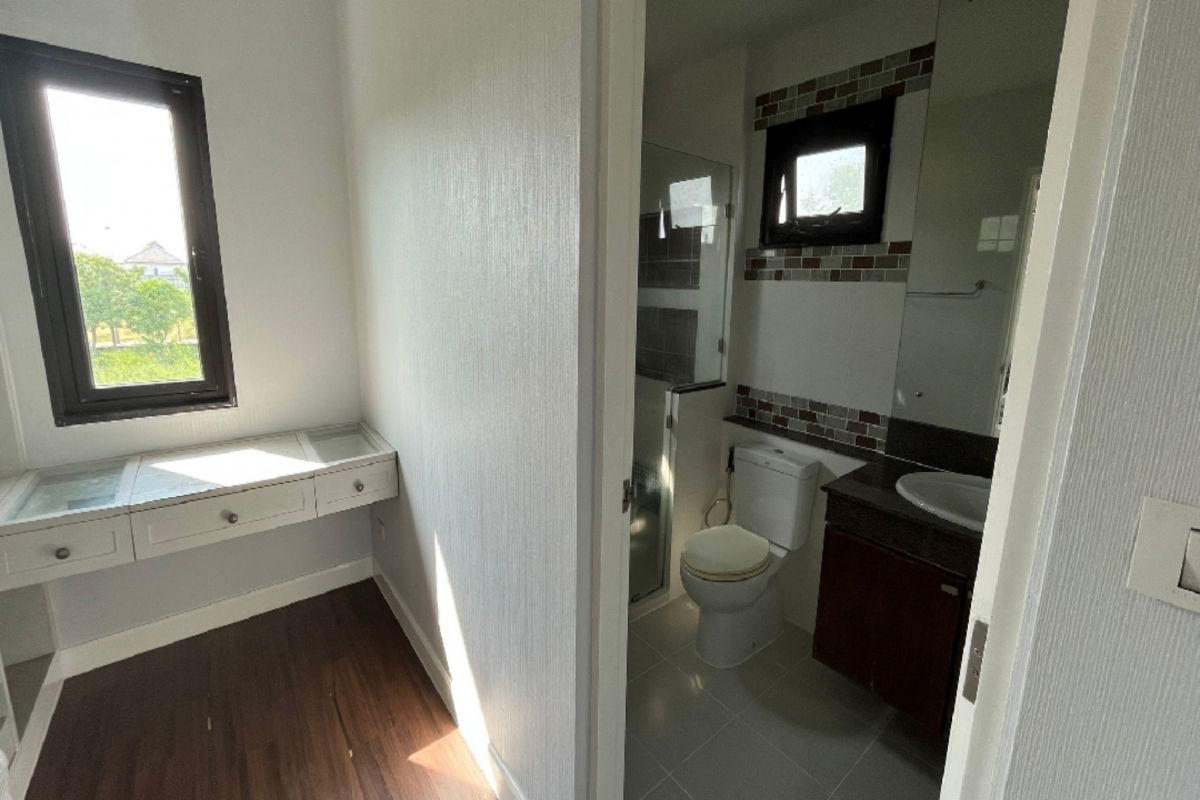 picture For Sale : Saransiri Phaholyotin-Saimai  - 13/16