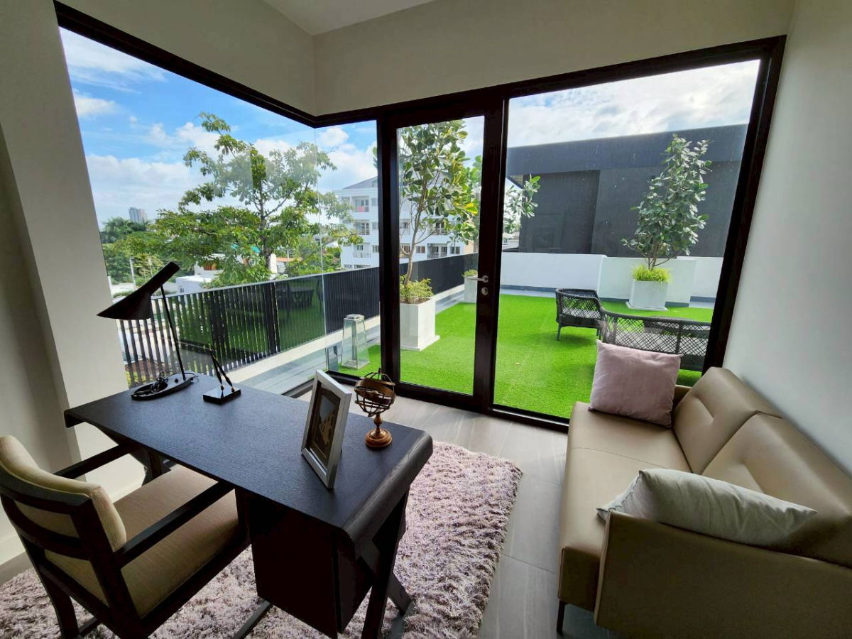 รูป ขายบ้านเดี่ยวหรู 4 ชั้น พระราม 9 ซอย 39 ใช้สอยกว่า 500ตรม. 4 ห้องนอน 5 ห้องน้ำ 3 จอดรถ เพียง 39.9 ล้านบาท สนใจนัดชม โทร. 089•226•2428 (คุณหนิง)  - รูปที่ 36/44