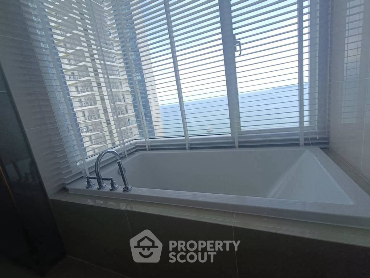 รูป คอนโด 2-ห้องนอน ที่ รีเฟล็คชั่น จอมเทียน บีช พัทยา ใกล้ เมืองพัทยา (ID 2264856) - รูปที่ 18/20