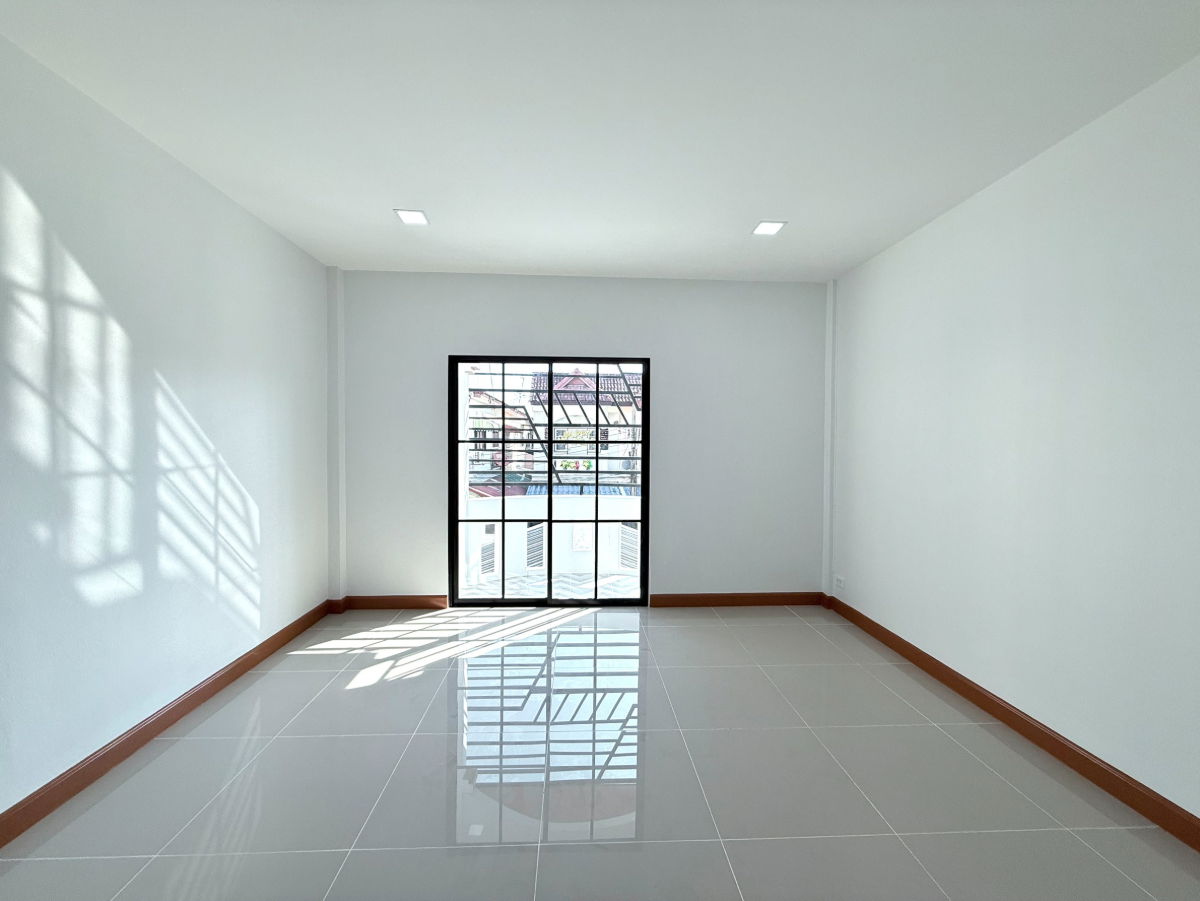 รูป ทาวน์เฮ้าส์รีโนเวทใหม่ ทำเลดี หมู่บ้าน มารวย ซอยร่มเกล้า 44 ใกล้แอร์พอร์ทลิงค์ สุวรรณภูมิ รามคำแหง คลองสามประเวศ ลาดกระบัง - รูปที่ 14/22