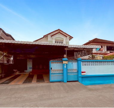 For sale: House in Chaiyapruek Bangwaek project, 83.10 sq.w. Near Central Pinklao and the Kanchanaphisek Expressway entrance.