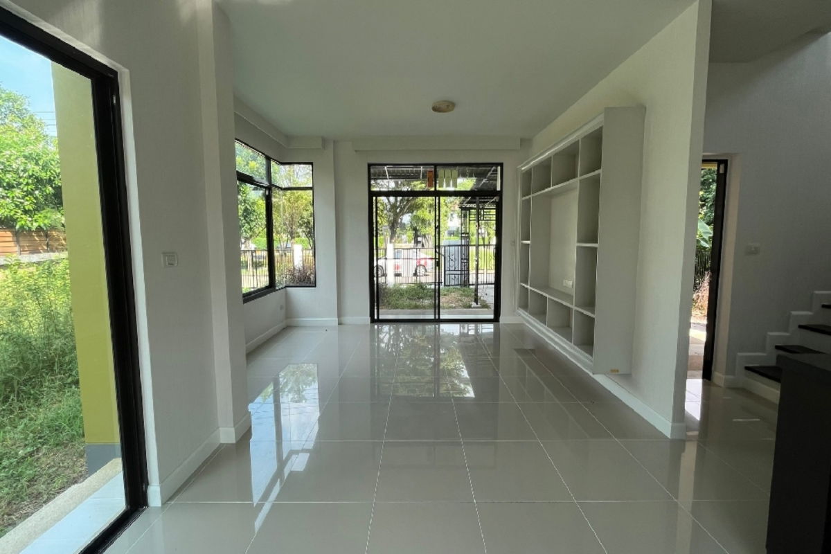 picture For Sale : Saransiri Phaholyotin-Saimai  - 6/16