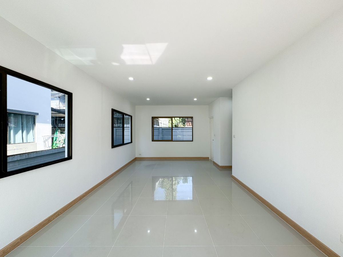 รูป รีโนเวทใหม่ทั้งหลัง พร้อมเข้าอยู่ ขายบ้านเดี่ยว โกลเด้นวิลเลจ บางนา–กิ่งแก้ว (Golden Village Bangna–Kingkaew) 3 ห้องนอน ใกล้สนามบินสุวรรณภูมิ - รูปที่ 3/28